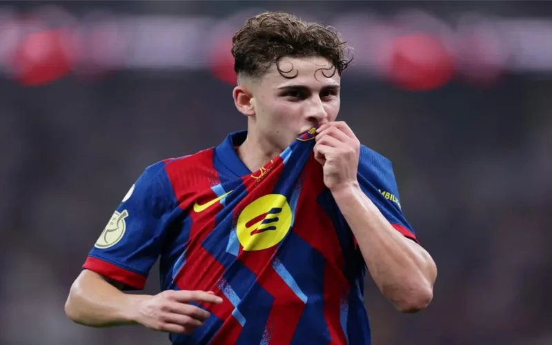 فيرمين لوبيز يكشف سر غضبه ويؤكد استمراره مع برشلونة إلى الأبد